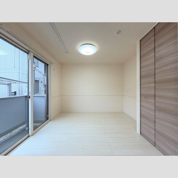 その他 (南側洋室)