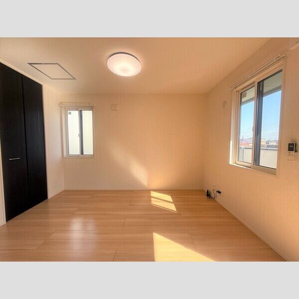 その他 (南側洋室)