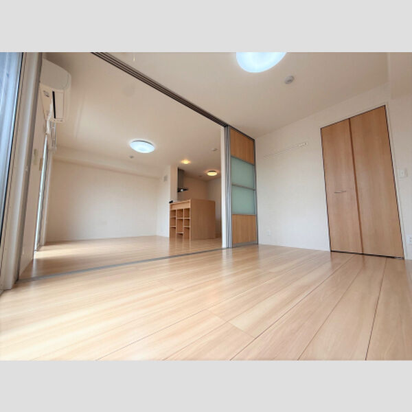 その他 (南側洋室)