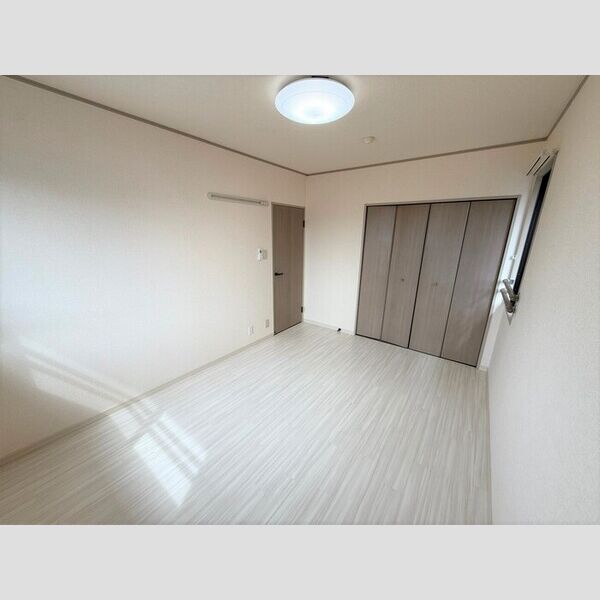 その他 (南側洋室)