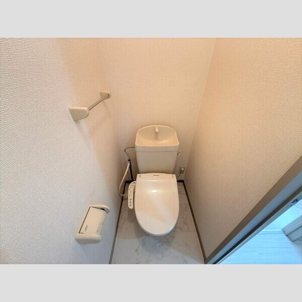 トイレ (温水洗浄暖房便座)