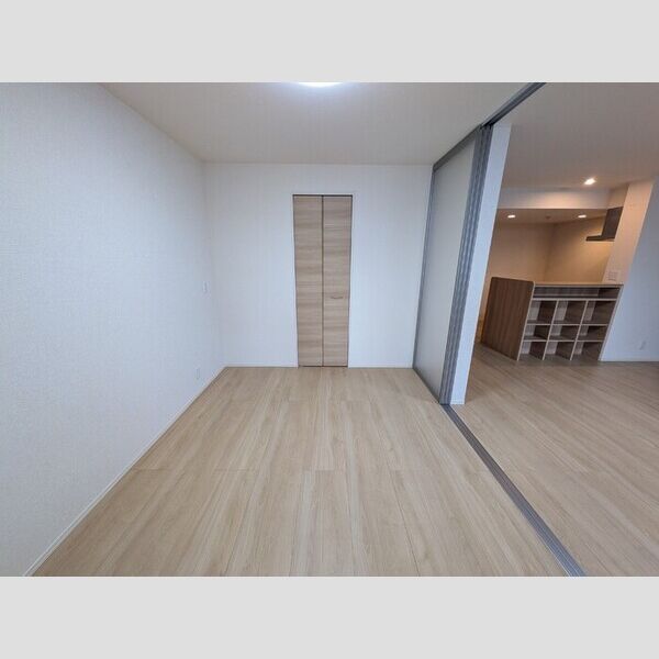 その他 (南側洋室)