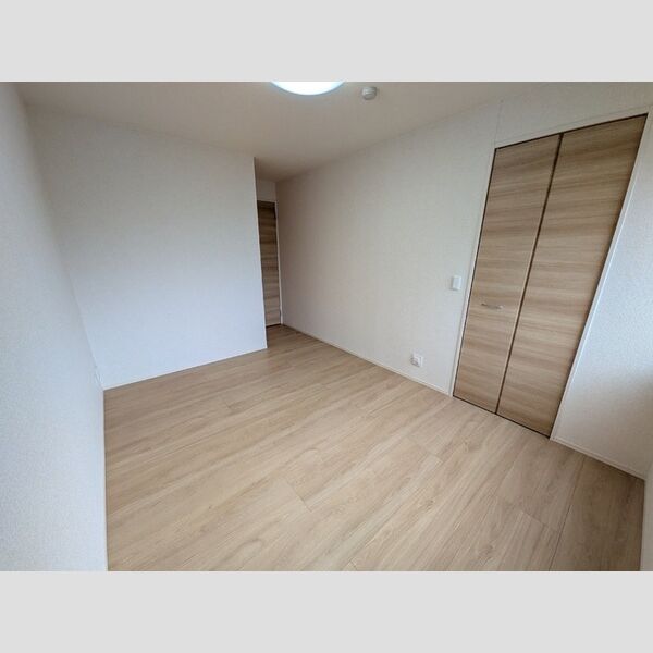 その他 (北側洋室)