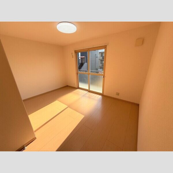 その他 (南側洋室)