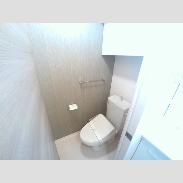 トイレ (温水洗浄暖房便座付きトイレ)