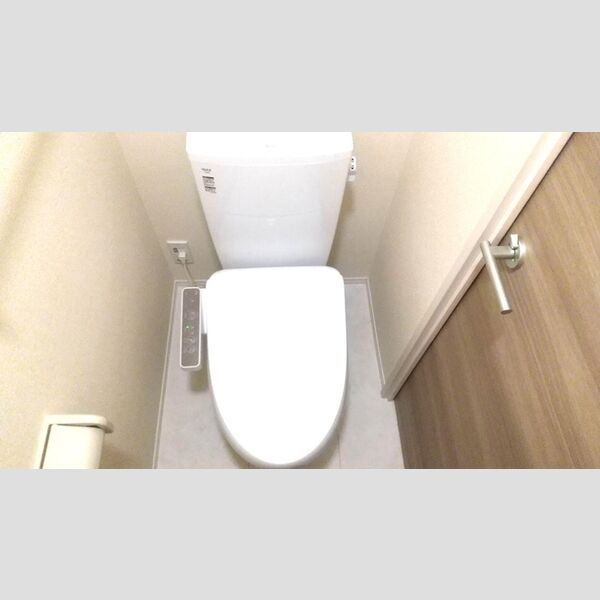 トイレ (温水洗浄暖房便座)