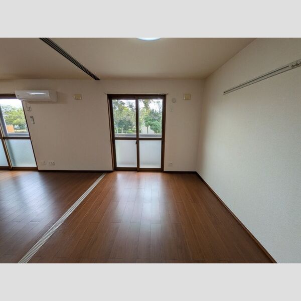 その他 (南側洋室)