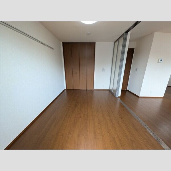 その他 (南側洋室)