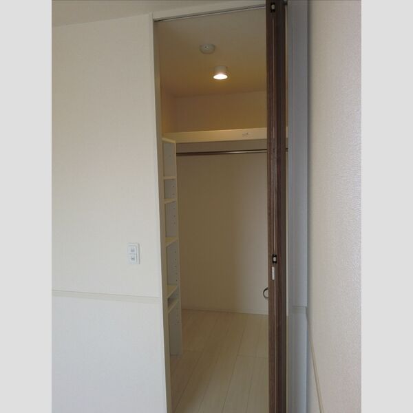 収納 (ウォークインクローゼット)