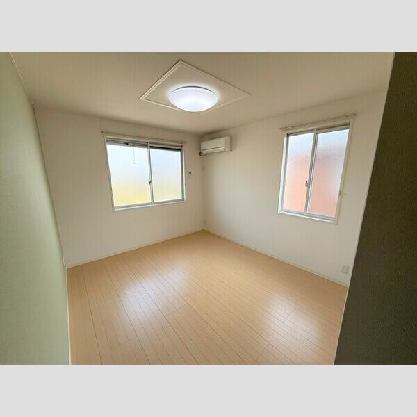 その他 (北側洋室)