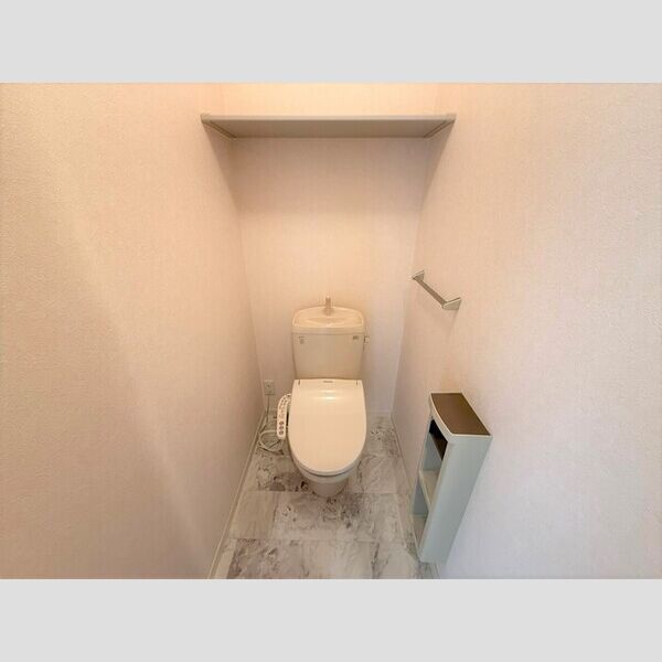 トイレ (温水洗浄暖房便座)