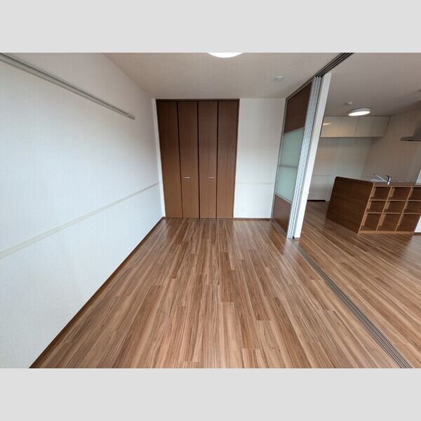 その他 (南側洋室)