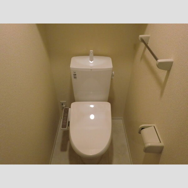 トイレ (トイレ)
