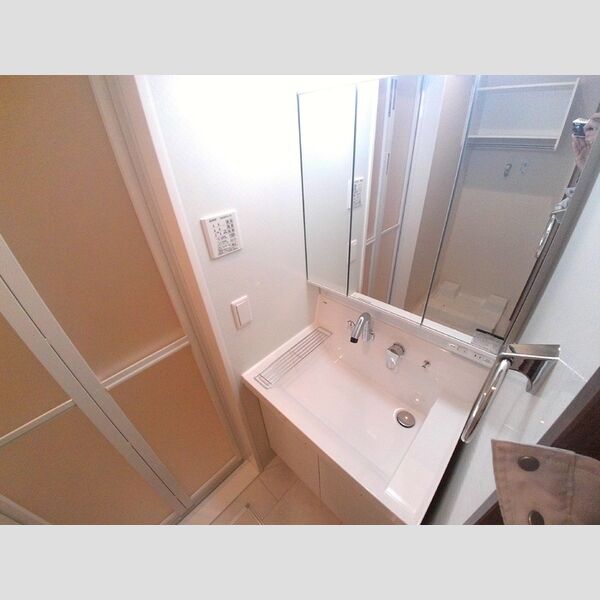 洗面所 (洗髪洗面化粧台)