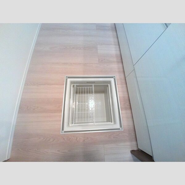 収納 (床下収納)