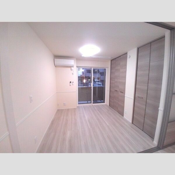 その他 (南側洋室)