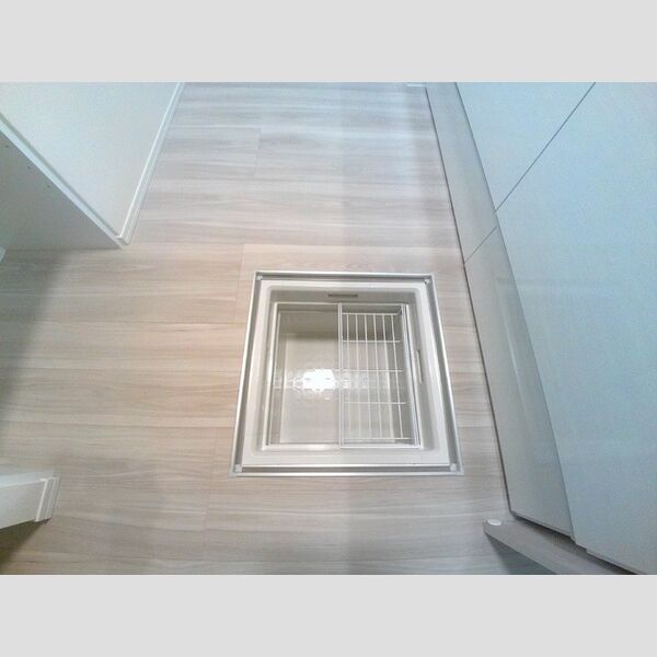 収納 (床下収納)