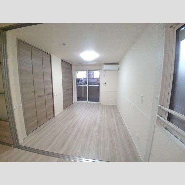 その他 (南側洋室)