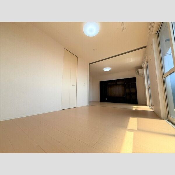 その他 (南側洋室)