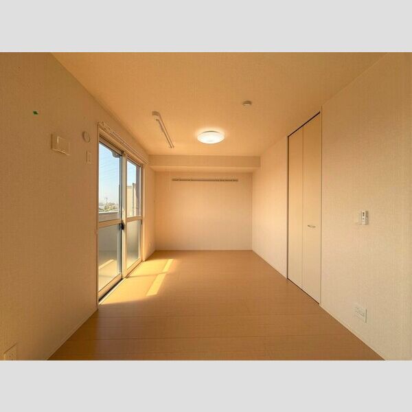 その他 (南側洋室)