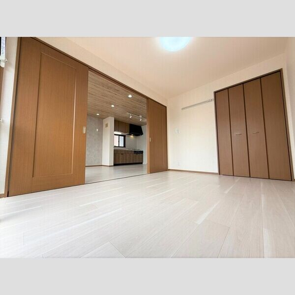 その他 (南側洋室)