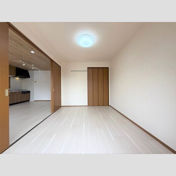 その他 (南側洋室)