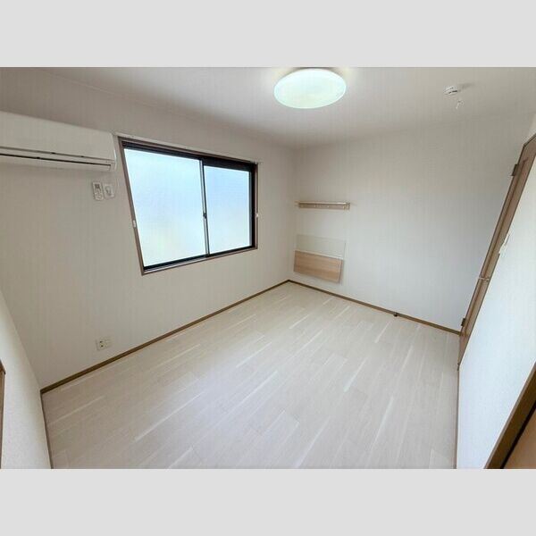 その他 (北側洋室)