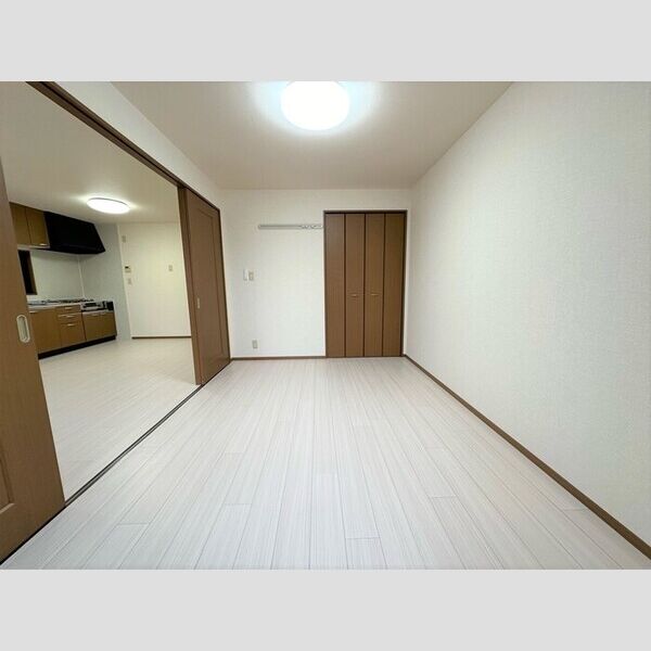 その他 (南側洋室)