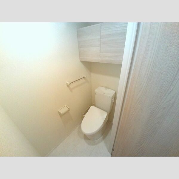 トイレ (温水洗浄暖房便座付きトイレ)