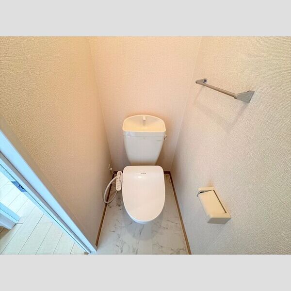 トイレ (温水洗浄暖房便座)