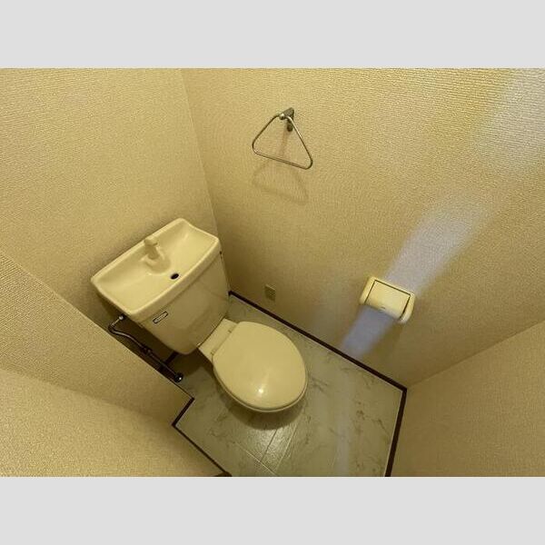 トイレ (トイレ)