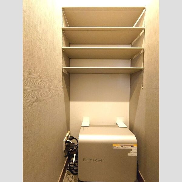 玄関 (シューズクローク・蓄電池)