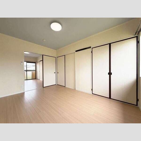 その他 (西側洋室)
