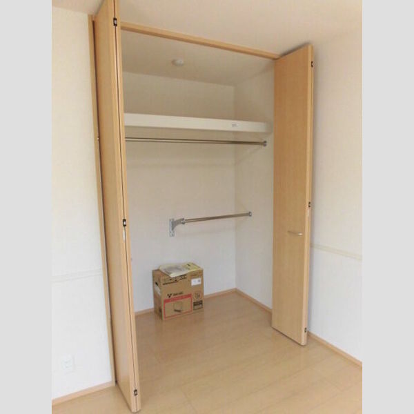 収納 (南側洋間クローゼット)