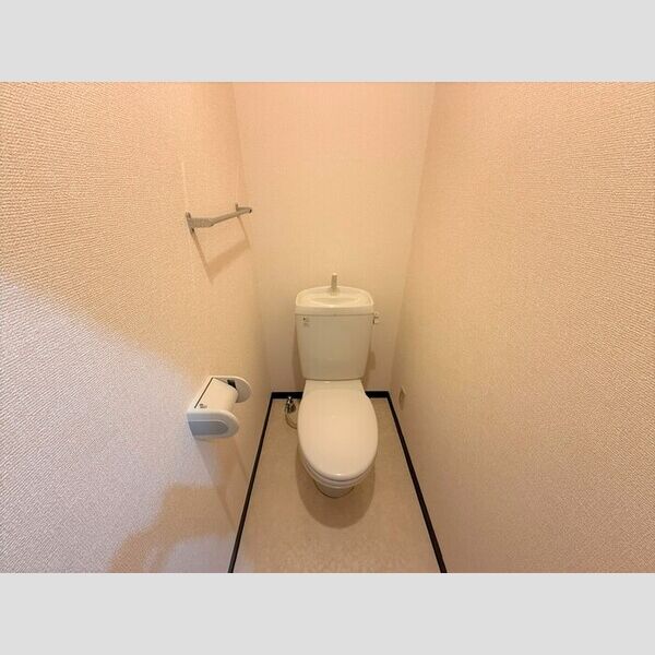 トイレ (トイレ)