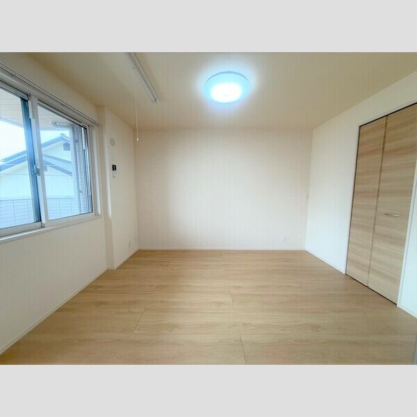 その他 (南側洋室)