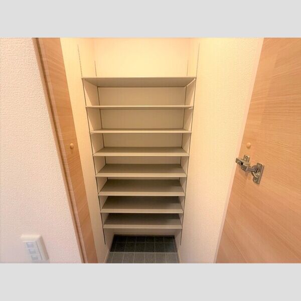 玄関 (シューズクローク)