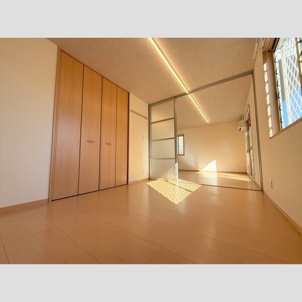 その他 (南側洋室)