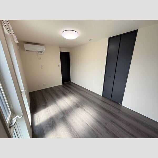 その他 (南側洋室)