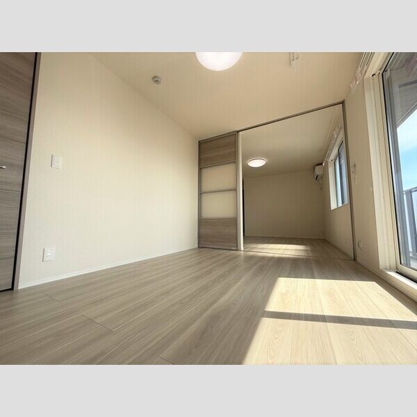 その他 (西側洋室)