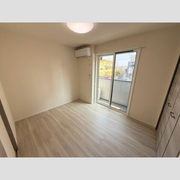 その他 (南側洋室)