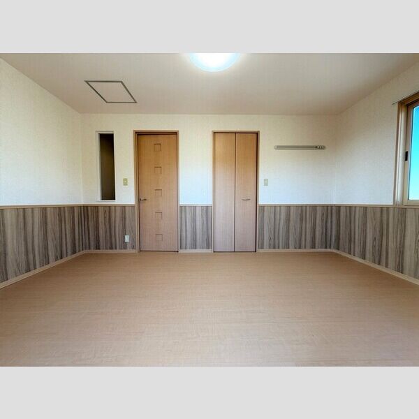 その他 (南側洋室)