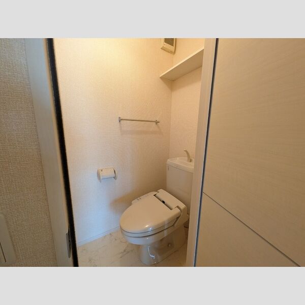 トイレ (温水洗浄暖房便座)