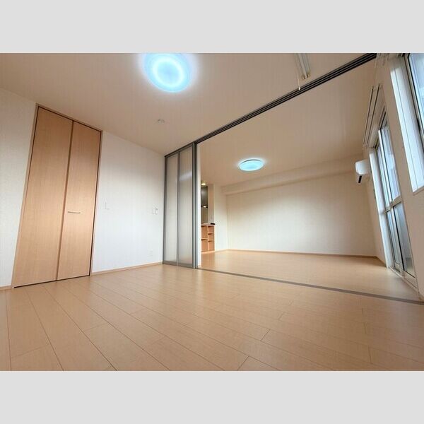 その他 (南側洋室)