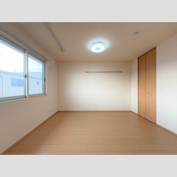 その他 (南側洋室)