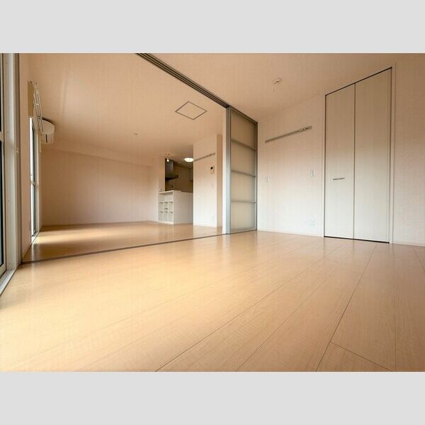 その他 (南側洋室)