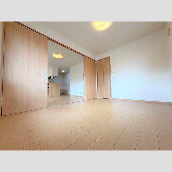 その他 (南側洋室)