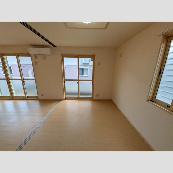 その他 (南側洋室)