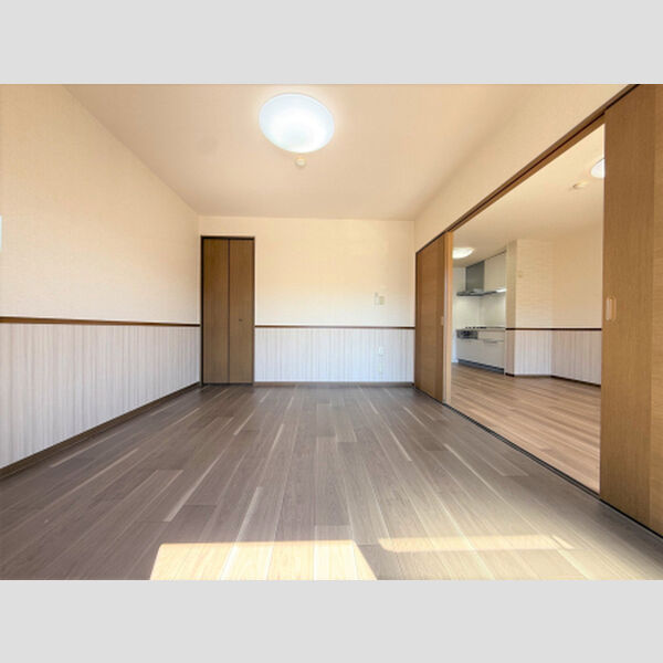 その他 (南側洋室)