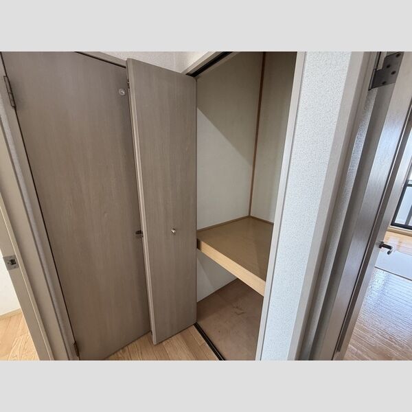 収納 (物入)